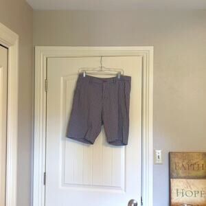 Tommy Bahama Men's Size 32 Gray and White Checked Seersucker 100% Cotton Short